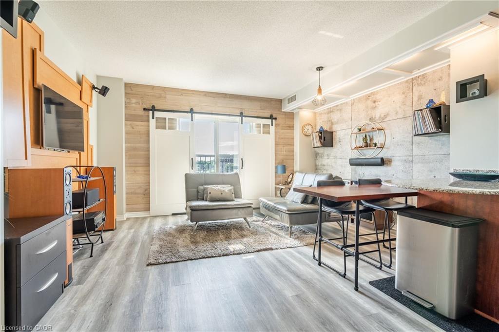 612-135 James Street S, Hamilton, ON - Indoor Photo Showing Kitchen