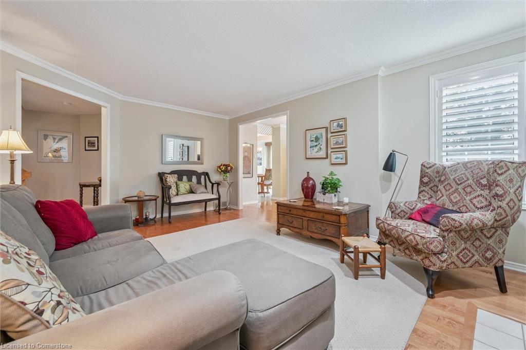 4-488 Beechwood Drive, Waterloo, ON - Indoor Photo Showing Living Room