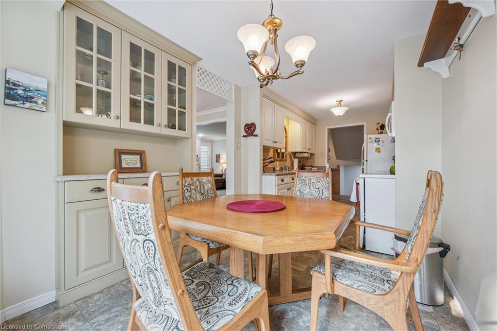 4-488 Beechwood Drive, Waterloo, ON - Indoor Photo Showing Dining Room