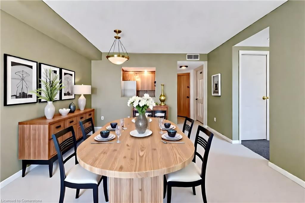 204-10 Ellen Street E, Kitchener, ON - Indoor Photo Showing Dining Room