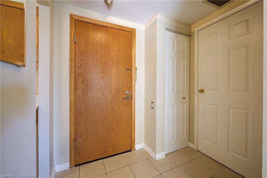 204-10 Ellen Street E, Kitchener, ON - Indoor Photo Showing Other Room