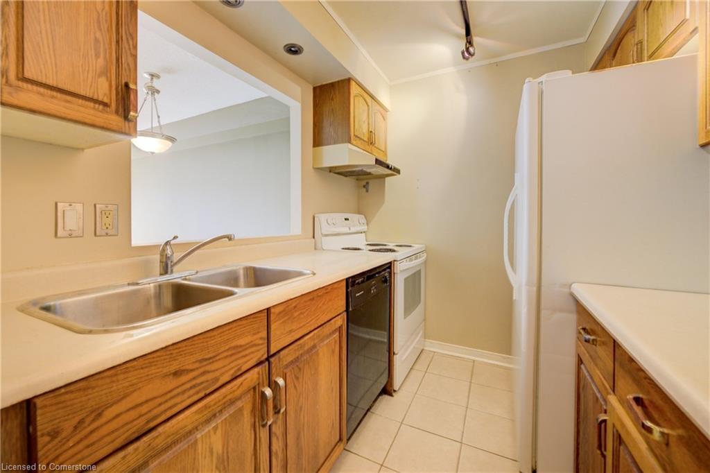 204-10 Ellen Street E, Kitchener, ON - Indoor Photo Showing Kitchen With Double Sink