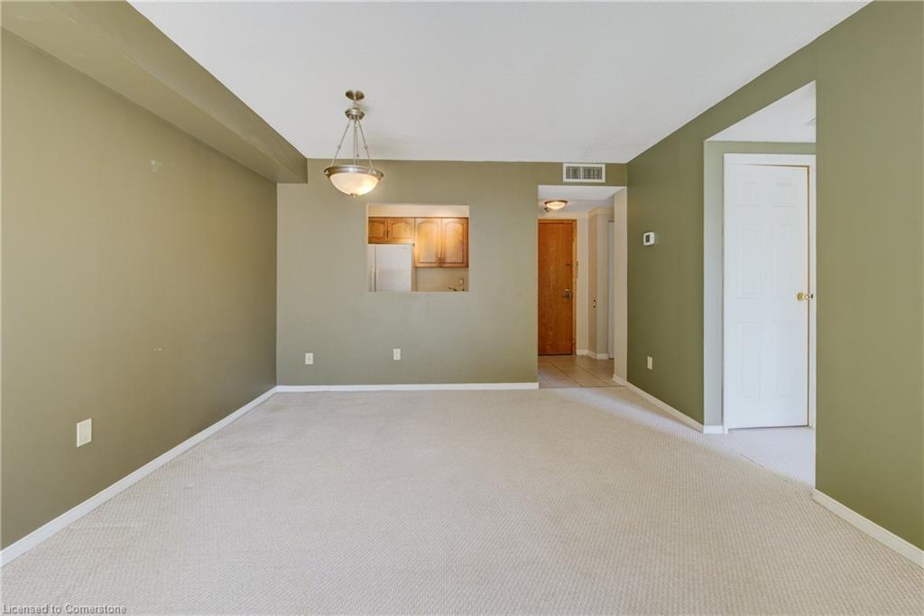 204-10 Ellen Street E, Kitchener, ON - Indoor Photo Showing Other Room