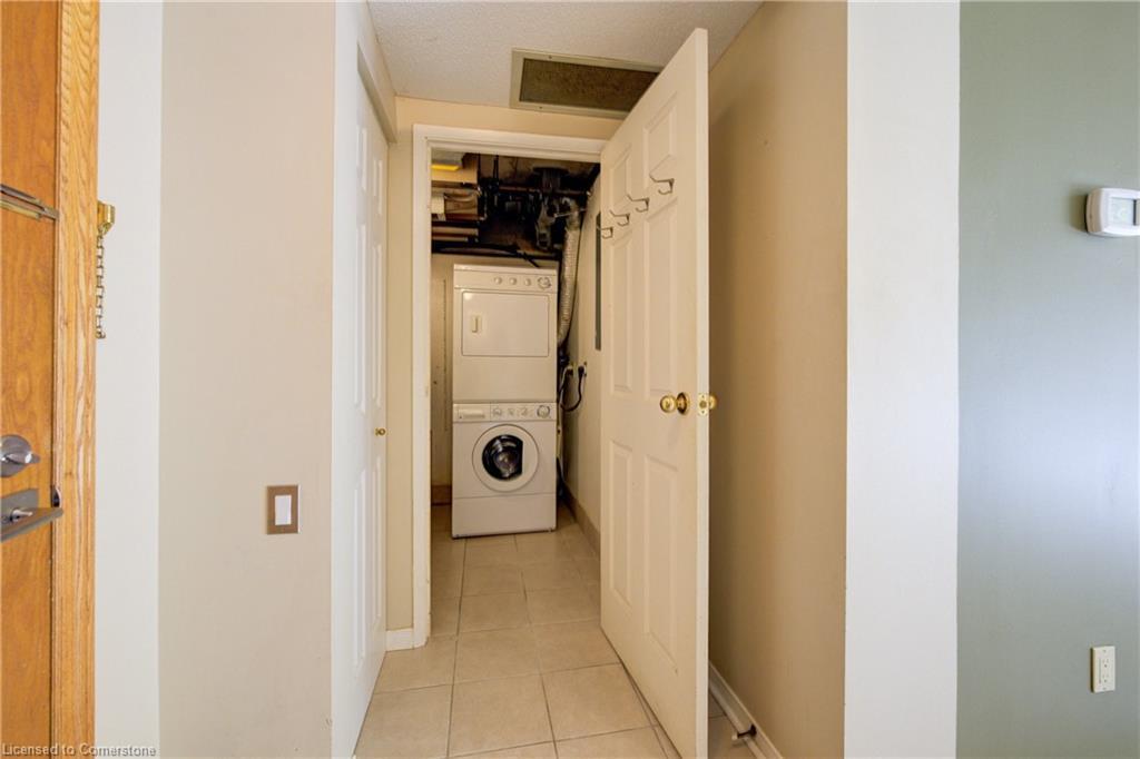 204-10 Ellen Street E, Kitchener, ON - Indoor Photo Showing Laundry Room