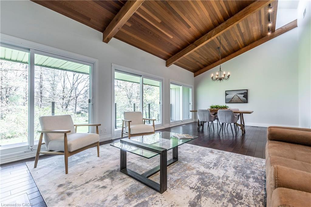 6353 Mcniven Road, Burlington, ON - Indoor Photo Showing Living Room