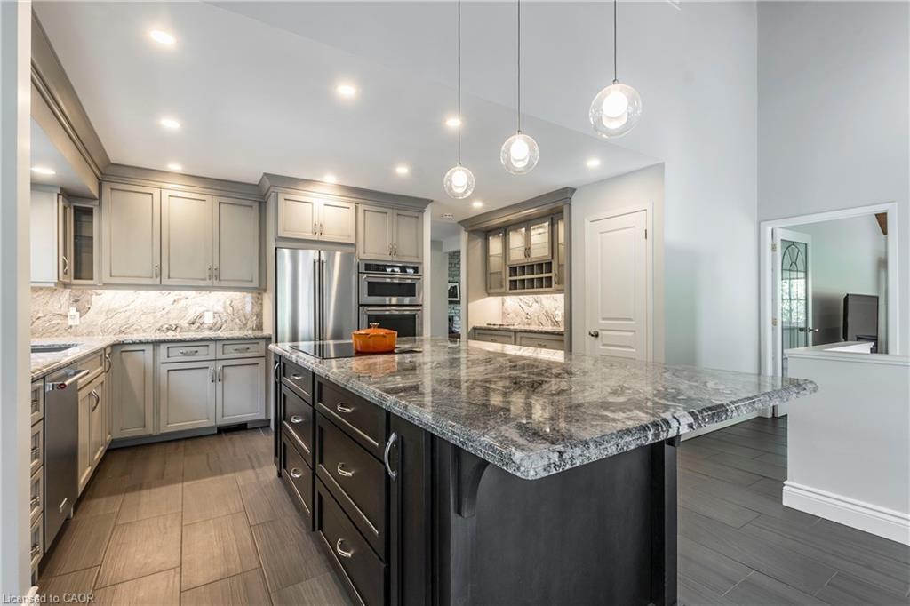6353 Mcniven Road, Burlington, ON - Indoor Photo Showing Kitchen With Upgraded Kitchen
