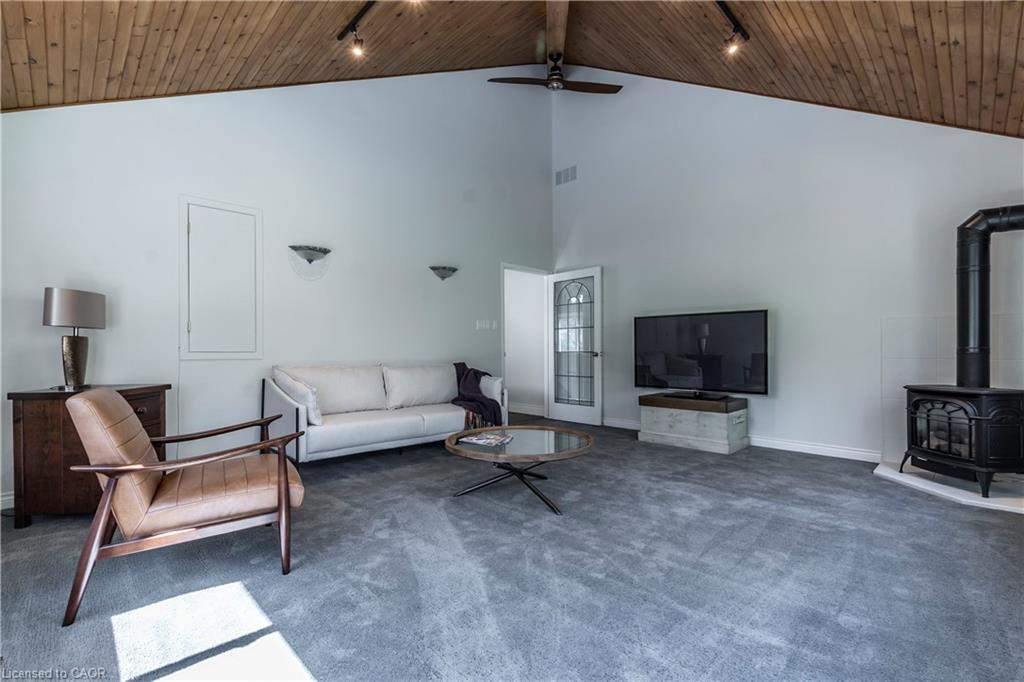 6353 Mcniven Road, Burlington, ON - Indoor Photo Showing Living Room