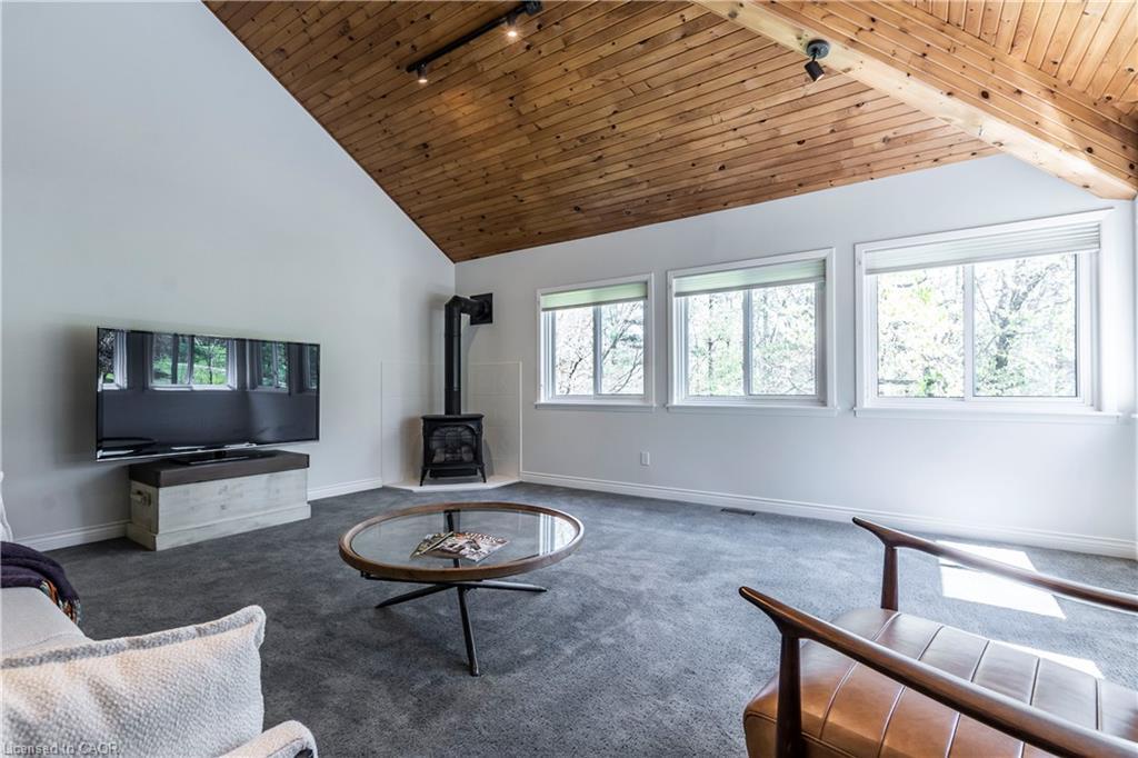 6353 Mcniven Road, Burlington, ON - Indoor Photo Showing Living Room