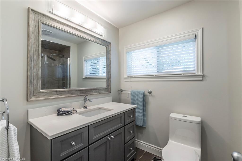 6353 Mcniven Road, Burlington, ON - Indoor Photo Showing Bathroom
