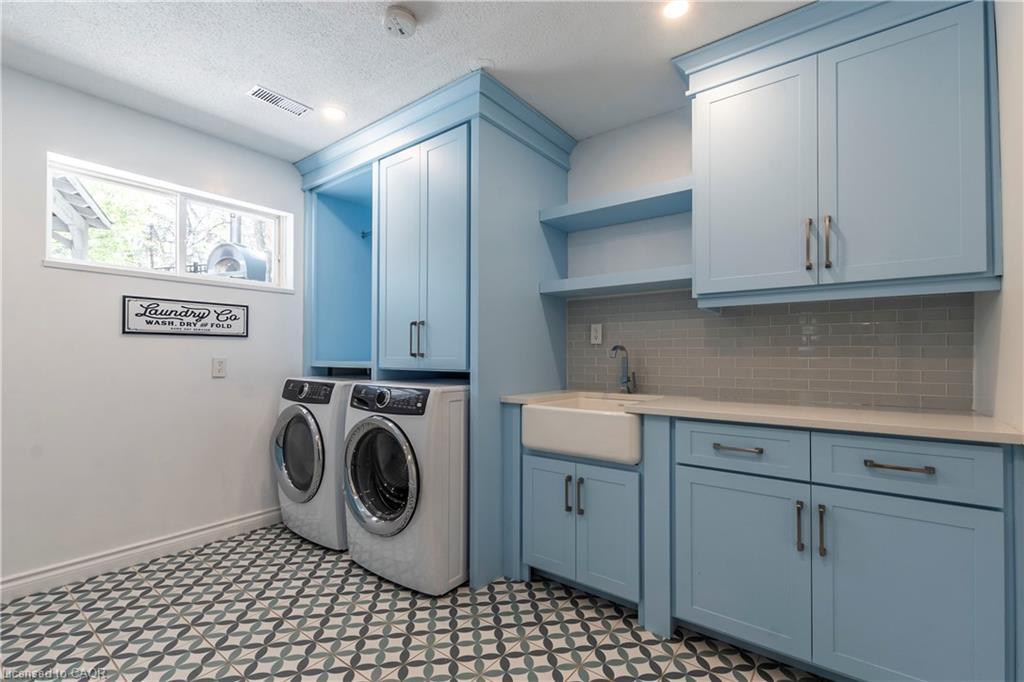 6353 Mcniven Road, Burlington, ON - Indoor Photo Showing Laundry Room