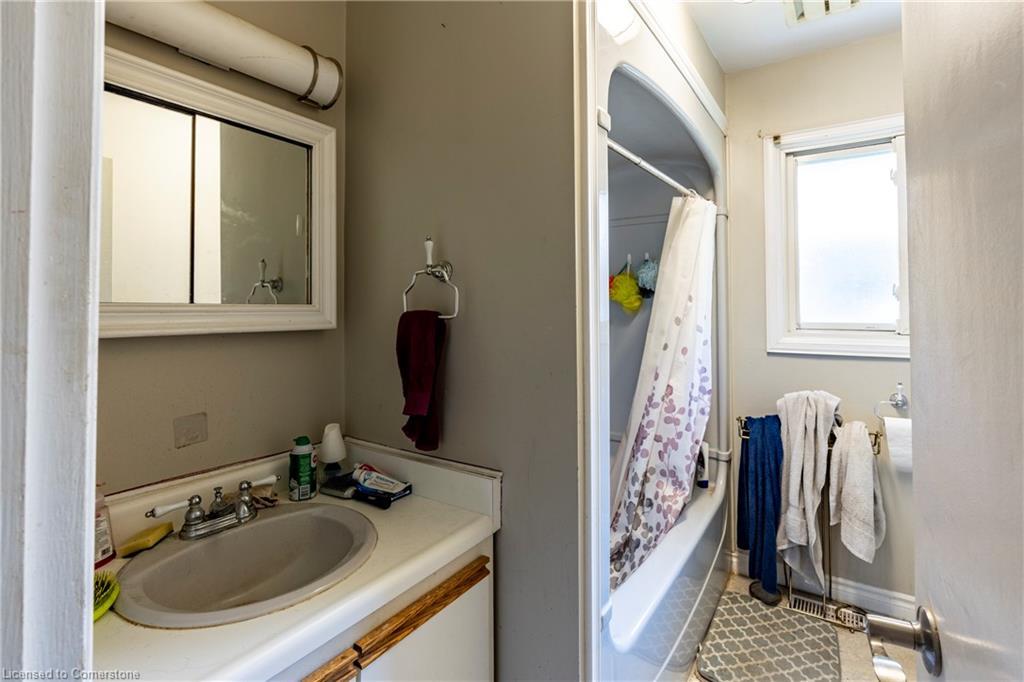 104 Boniface Avenue, Kitchener, ON - Indoor Photo Showing Bathroom