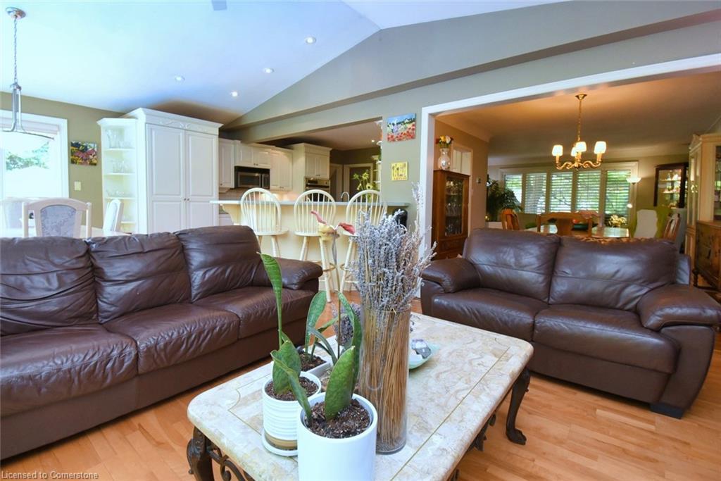 4131 Lorraine Crescent, Burlington, ON - Indoor Photo Showing Living Room