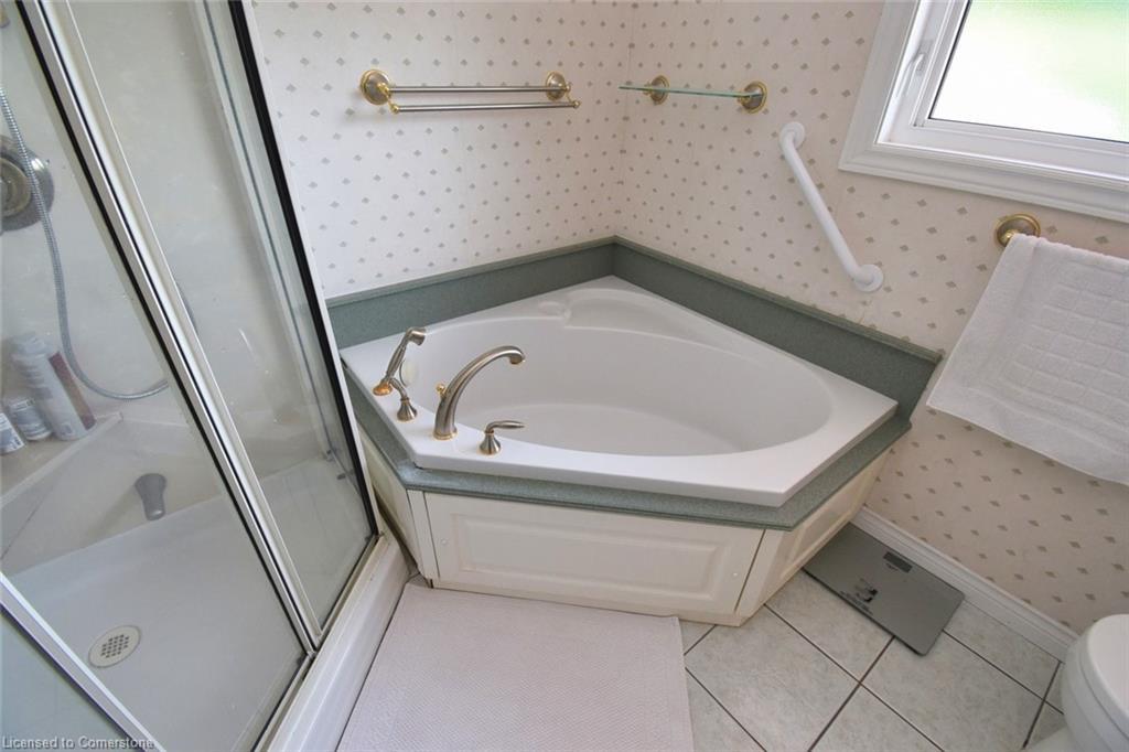 4131 Lorraine Crescent, Burlington, ON - Indoor Photo Showing Bathroom
