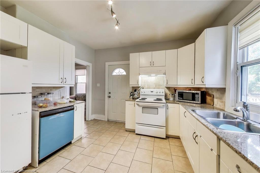 8 Madison Avenue, Hamilton, ON - Indoor Photo Showing Kitchen With Double Sink