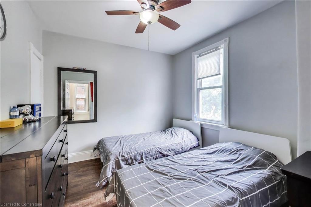 8 Madison Avenue, Hamilton, ON - Indoor Photo Showing Bedroom