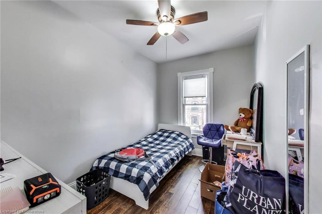 8 Madison Avenue, Hamilton, ON - Indoor Photo Showing Bedroom