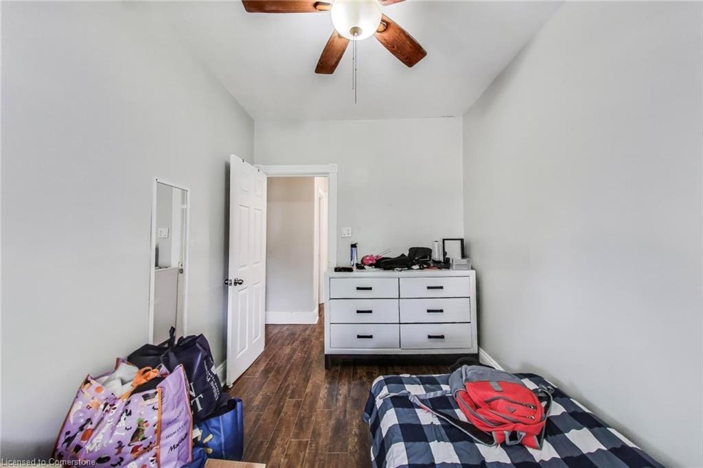 8 Madison Avenue, Hamilton, ON - Indoor Photo Showing Bedroom