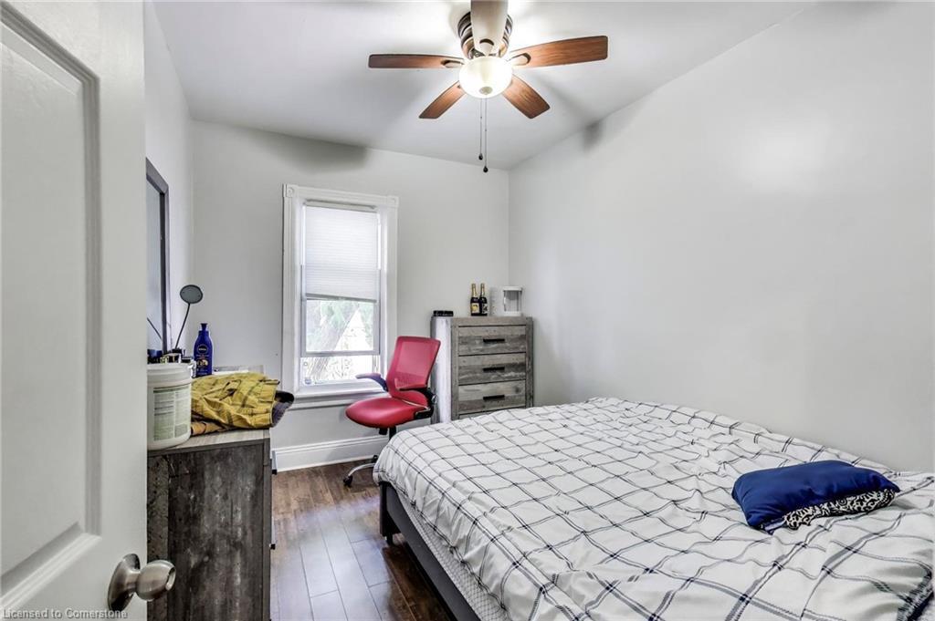 8 Madison Avenue, Hamilton, ON - Indoor Photo Showing Bedroom