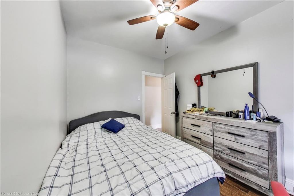 8 Madison Avenue, Hamilton, ON - Indoor Photo Showing Bedroom