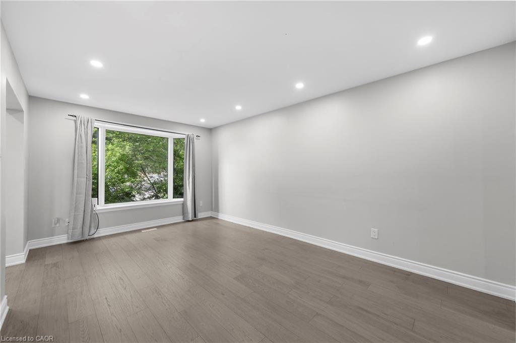 24 Fallingdale Crescent, Brampton, ON - Indoor Photo Showing Other Room