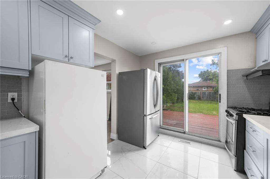 24 Fallingdale Crescent, Brampton, ON - Indoor Photo Showing Kitchen