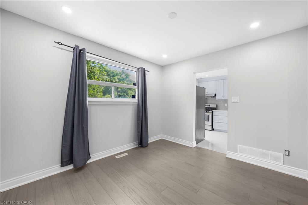 24 Fallingdale Crescent, Brampton, ON - Indoor Photo Showing Other Room