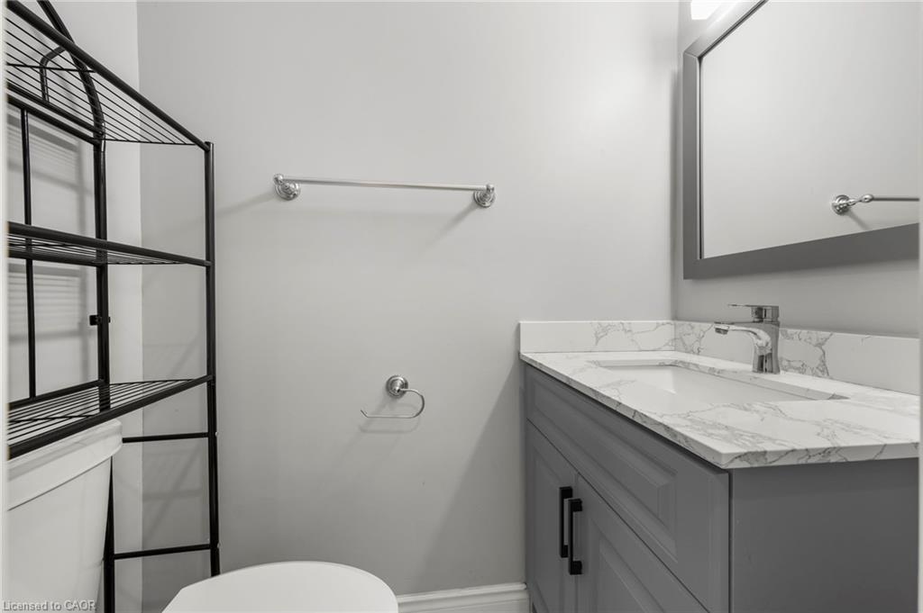24 Fallingdale Crescent, Brampton, ON - Indoor Photo Showing Bathroom