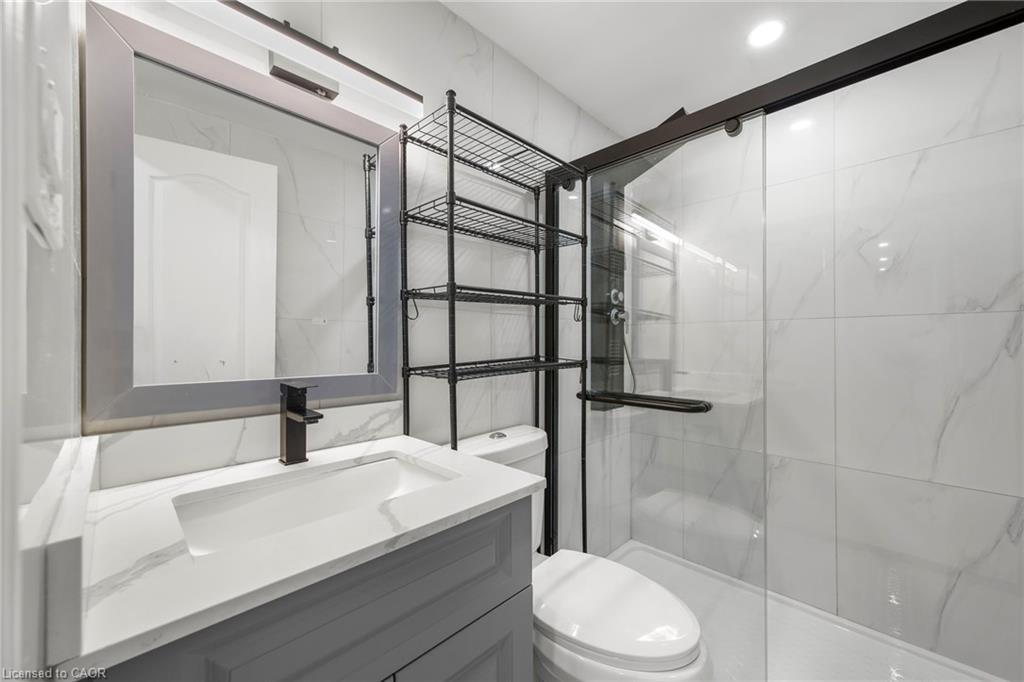 24 Fallingdale Crescent, Brampton, ON - Indoor Photo Showing Bathroom