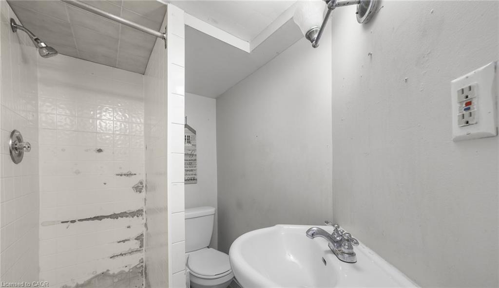 24 Fallingdale Crescent, Brampton, ON - Indoor Photo Showing Bathroom