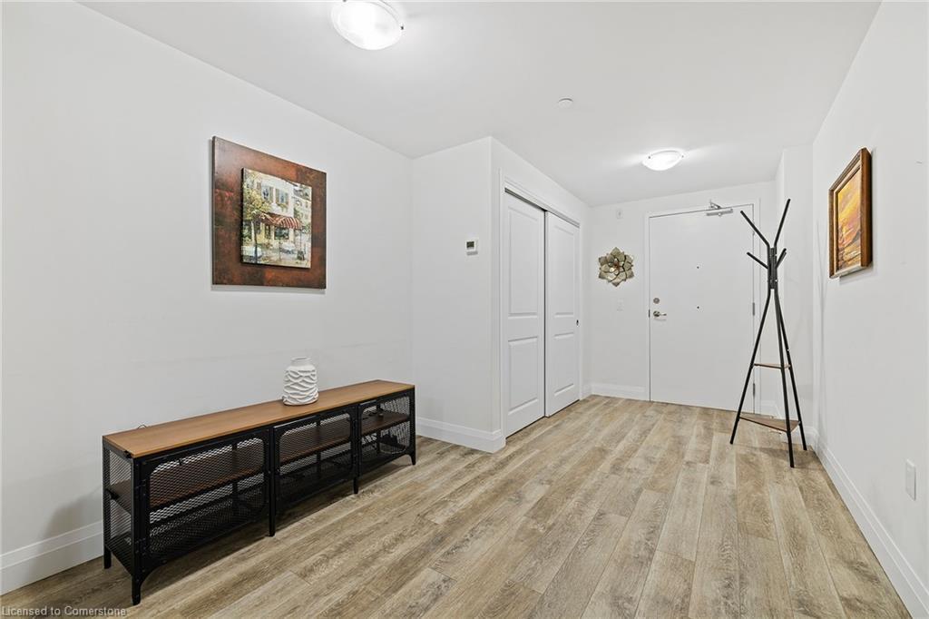 228-1 Redfern Avenue, Hamilton, ON - Indoor Photo Showing Other Room