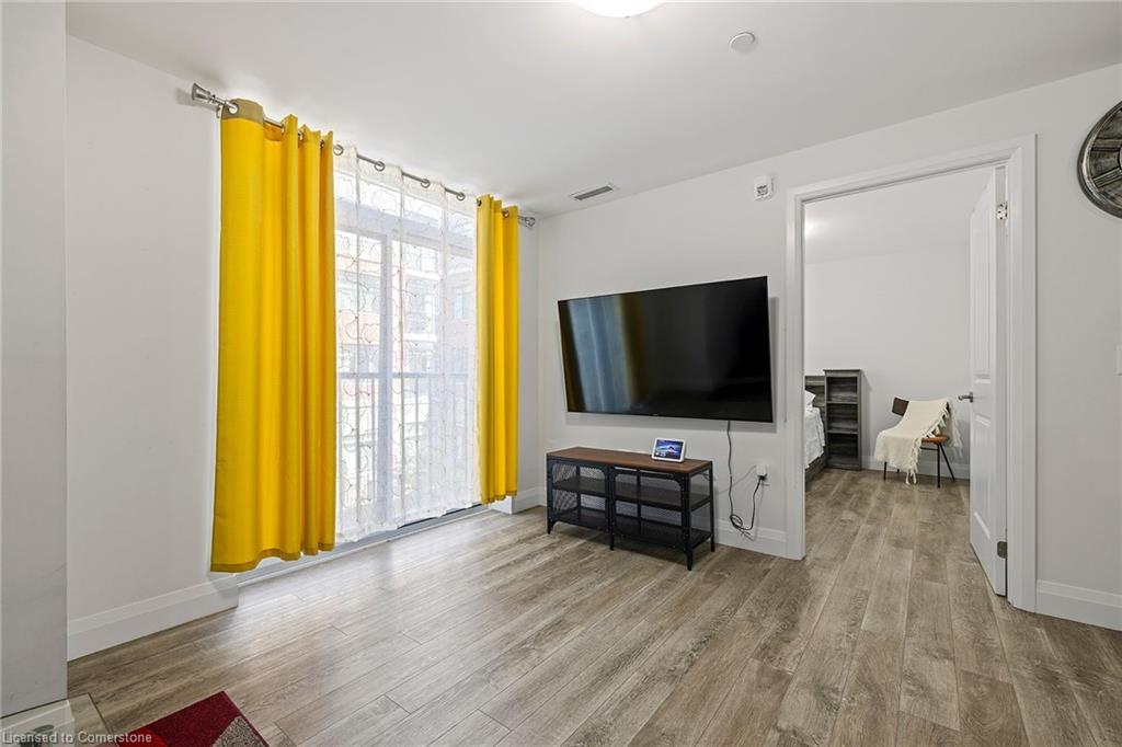 228-1 Redfern Avenue, Hamilton, ON - Indoor