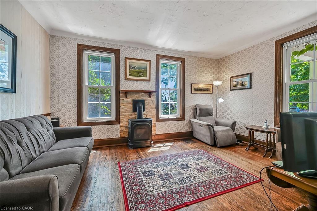 94 Sutherland Street W, Caledonia, ON - Indoor Photo Showing Living Room With Fireplace