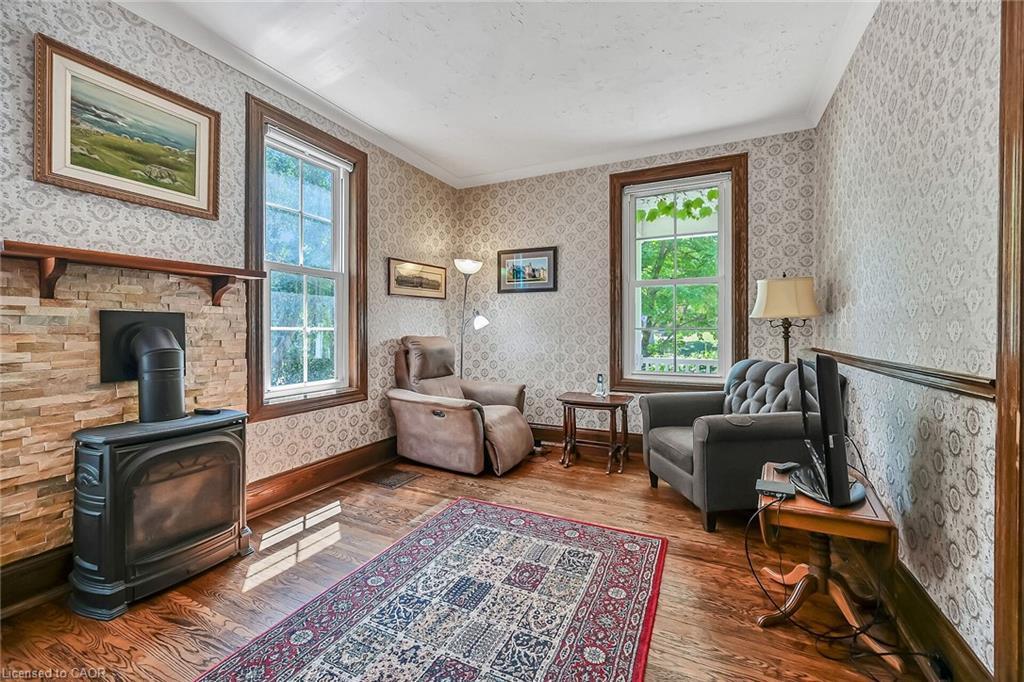 94 Sutherland Street W, Caledonia, ON - Indoor Photo Showing Living Room With Fireplace
