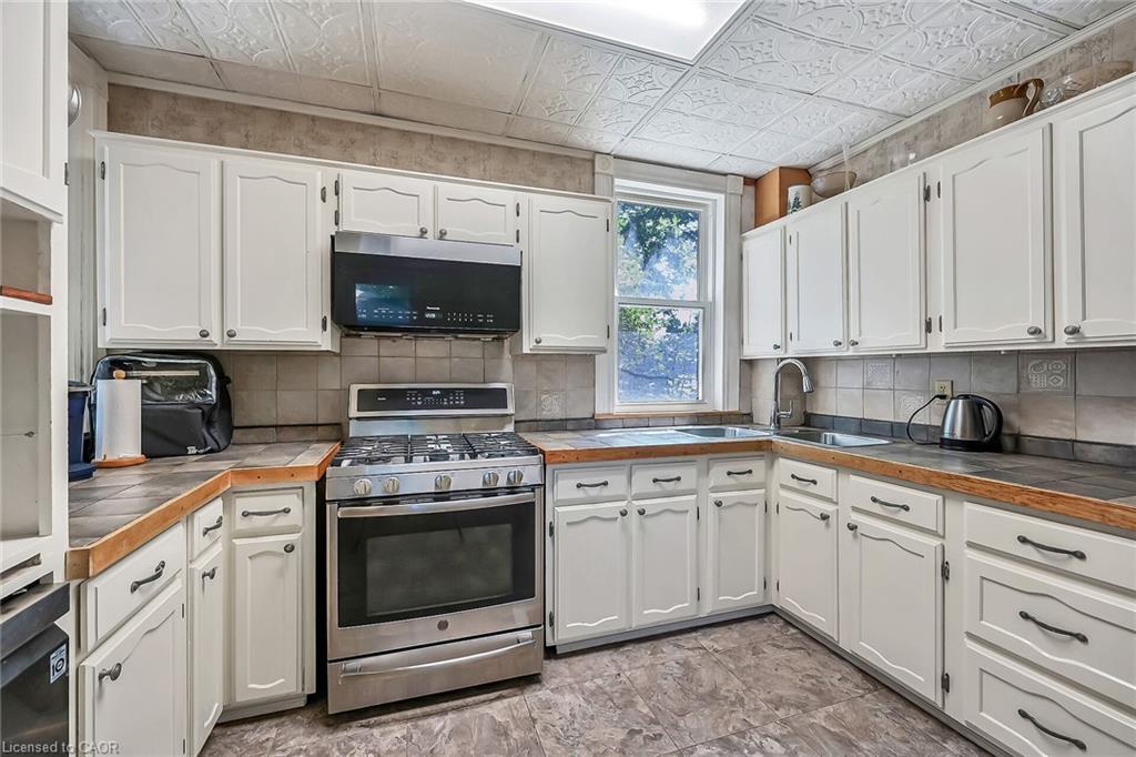 94 Sutherland Street W, Caledonia, ON - Indoor Photo Showing Kitchen