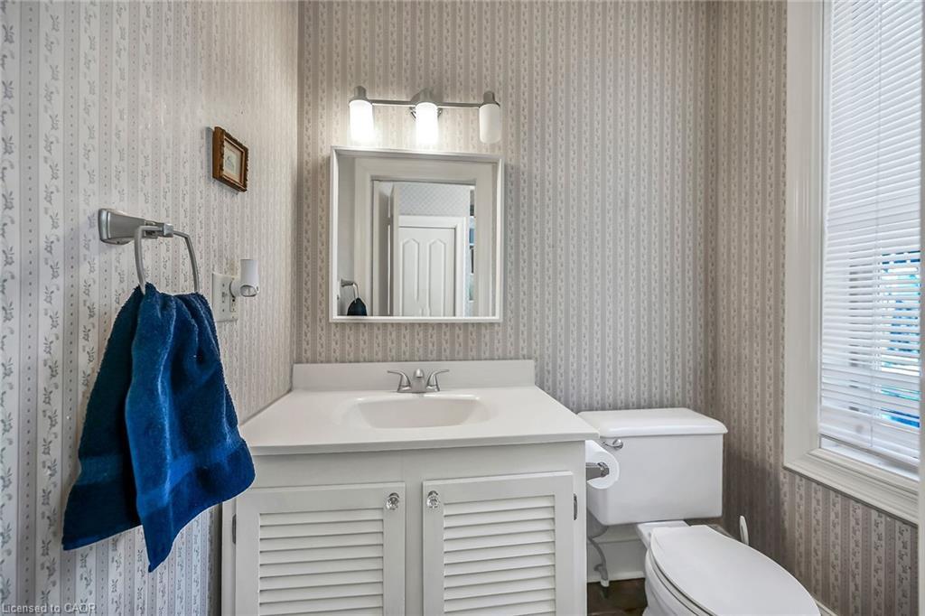 94 Sutherland Street W, Caledonia, ON - Indoor Photo Showing Bathroom