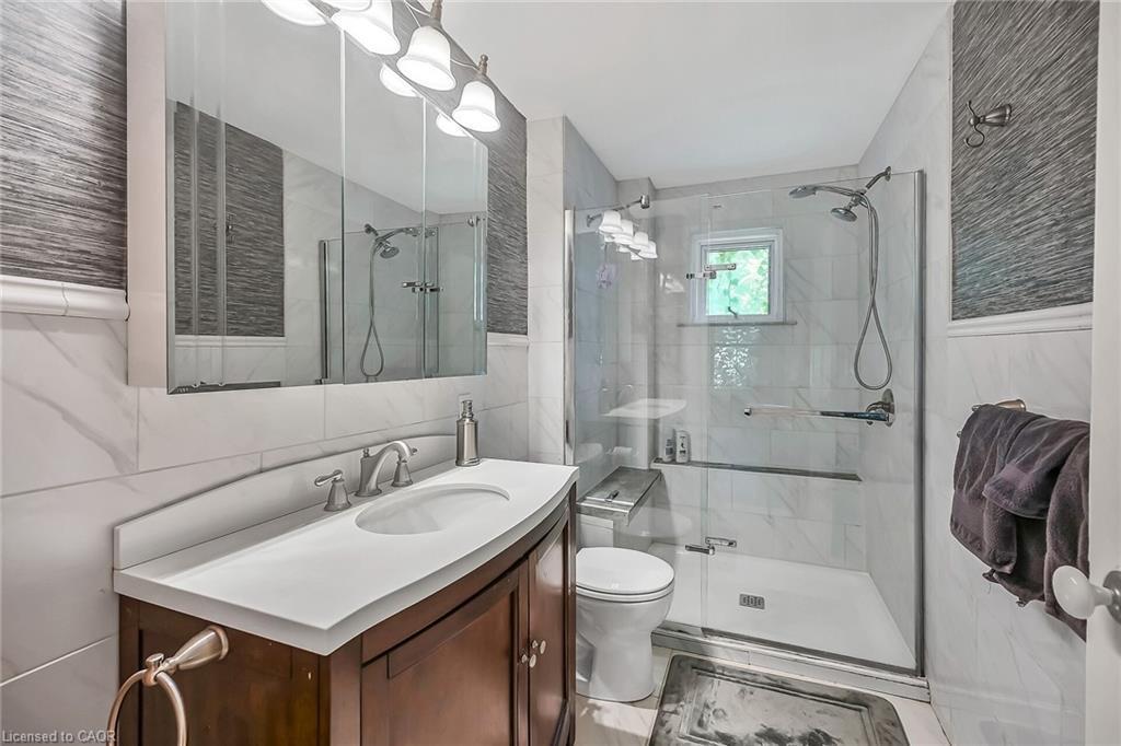 94 Sutherland Street W, Caledonia, ON - Indoor Photo Showing Bathroom