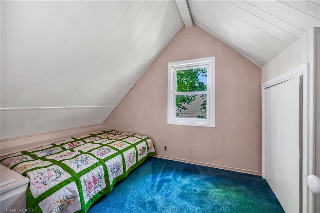 94 Sutherland Street W, Caledonia, ON - Indoor Photo Showing Bedroom