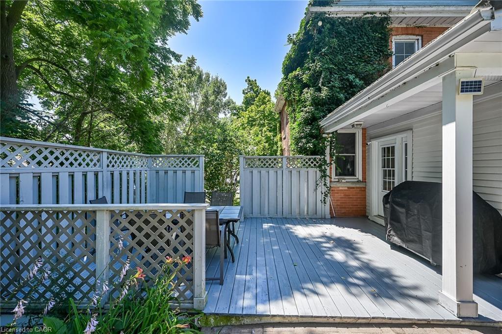 94 Sutherland Street W, Caledonia, ON - Outdoor With Exterior