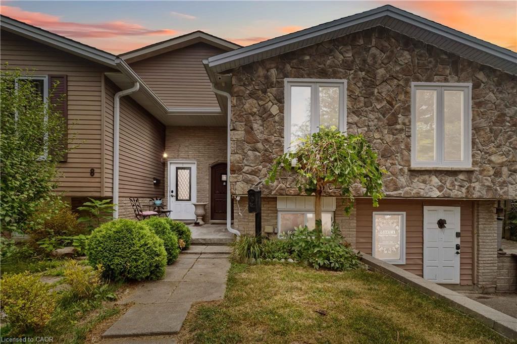 6 Equestrian Court, Brantford, ON - Outdoor