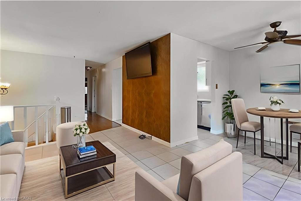 6 Equestrian Court, Brantford, ON - Indoor Photo Showing Living Room