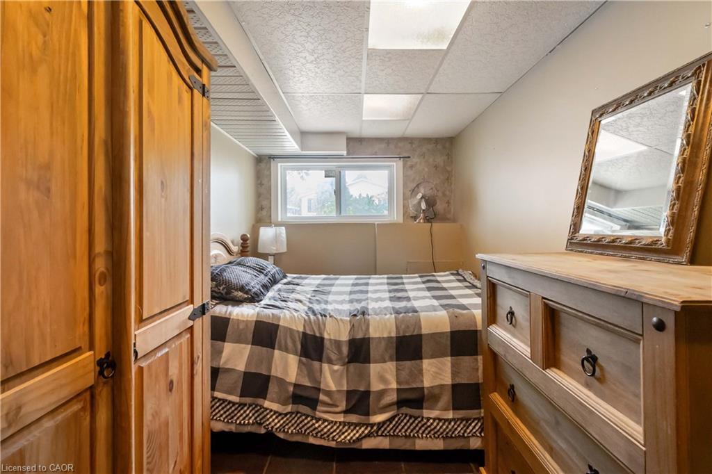 6 Equestrian Court, Brantford, ON - Indoor Photo Showing Bedroom