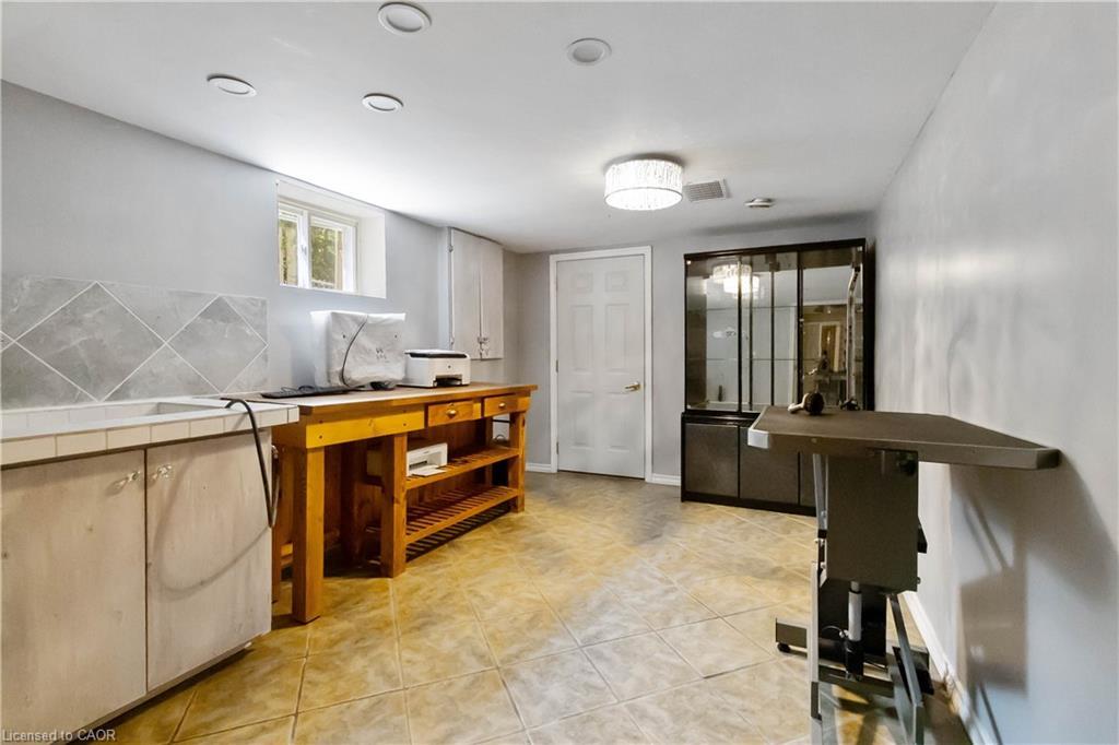 6 Equestrian Court, Brantford, ON - Indoor