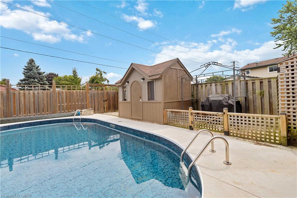 6 Equestrian Court, Brantford, ON - Outdoor With In Ground Pool