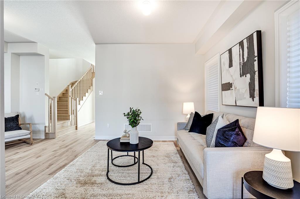 26 Bentgrass Drive, Welland, ON - Indoor Photo Showing Living Room