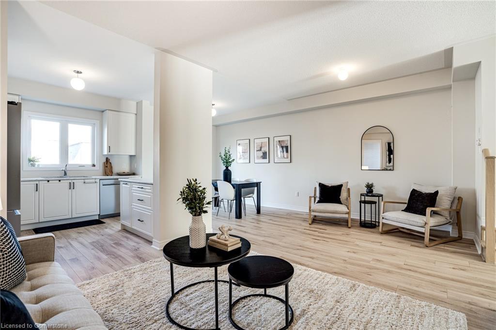 26 Bentgrass Drive, Welland, ON - Indoor Photo Showing Living Room