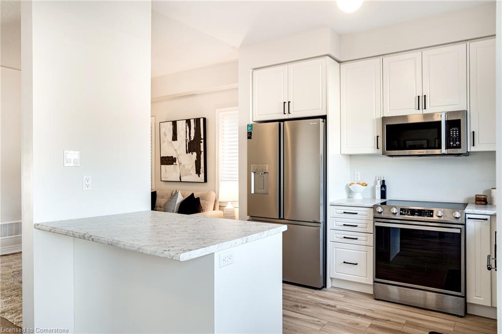 26 Bentgrass Drive, Welland, ON - Indoor Photo Showing Kitchen With Upgraded Kitchen