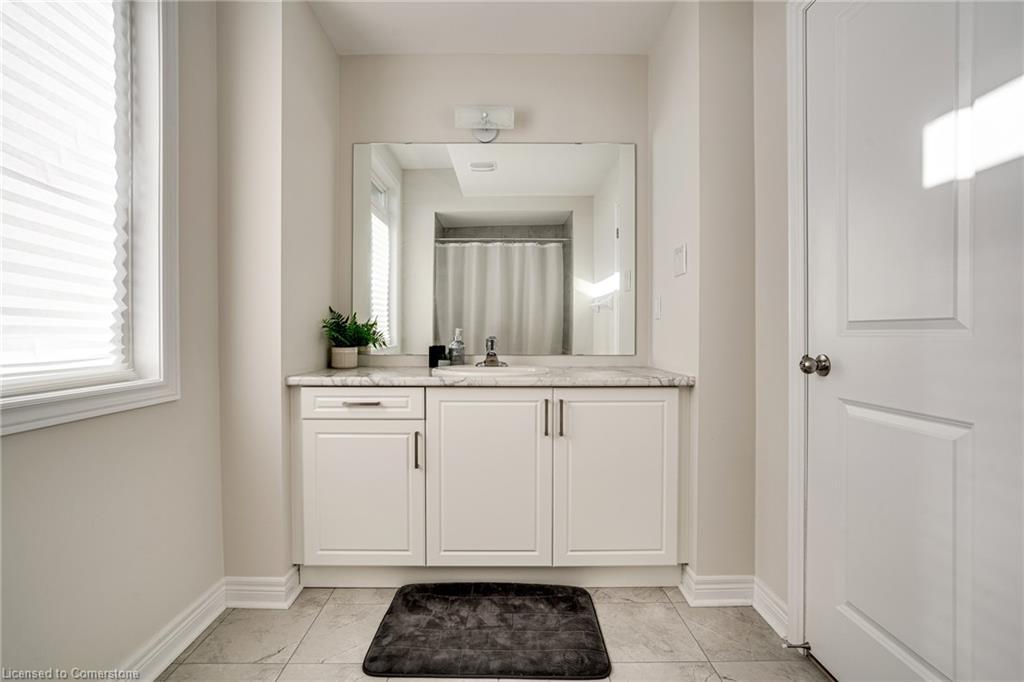 26 Bentgrass Drive, Welland, ON - Indoor