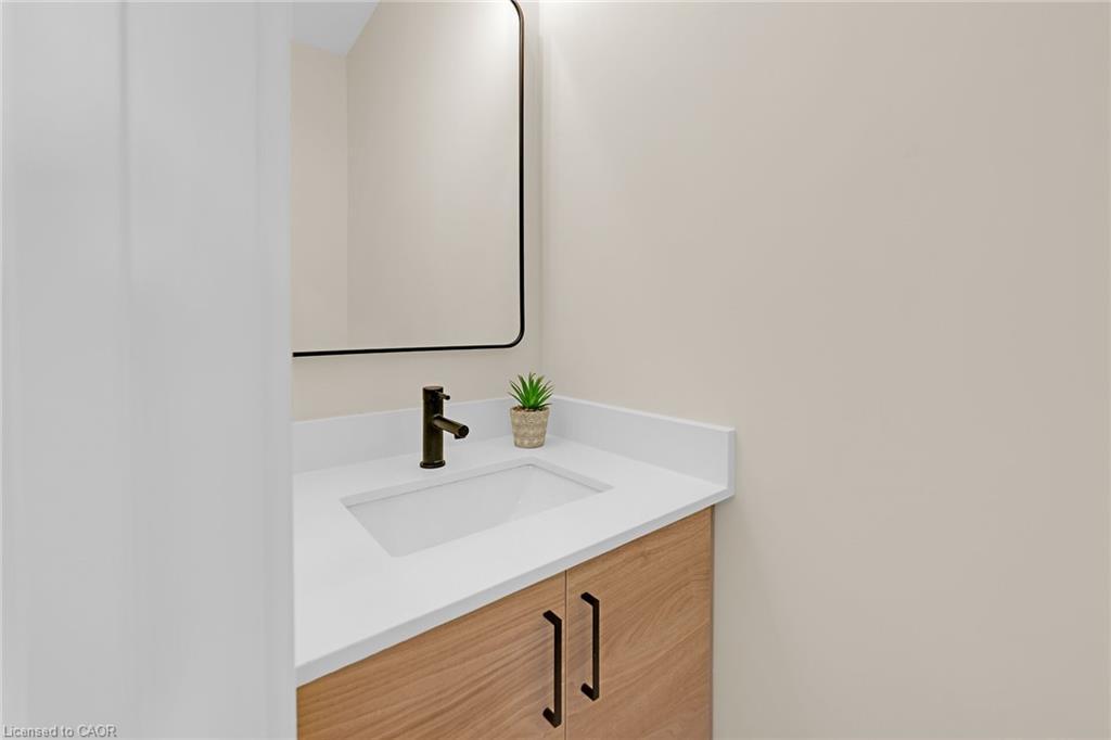 160 Craddock Boulevard, Jarvis, ON - Indoor Photo Showing Bathroom