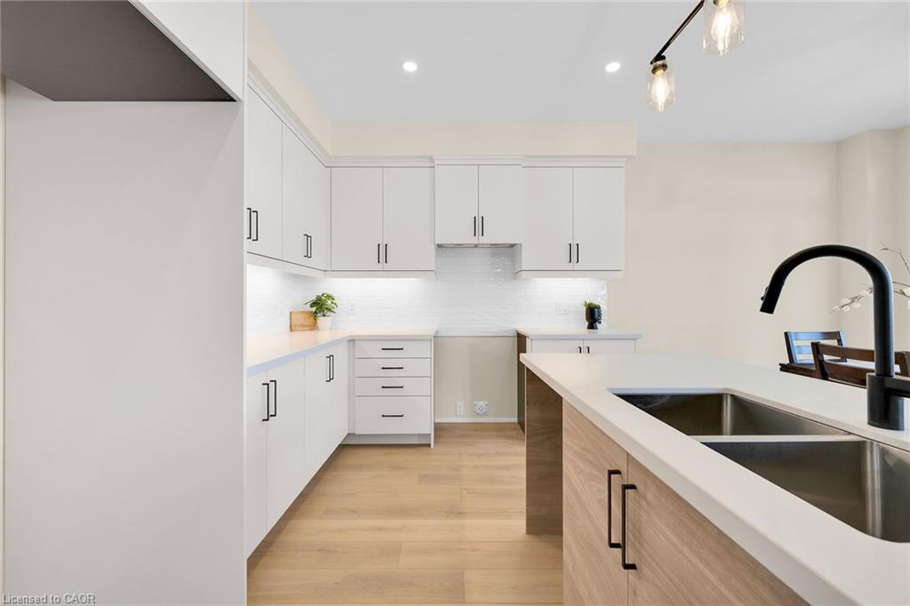160 Craddock Boulevard, Jarvis, ON - Indoor Photo Showing Kitchen With Double Sink With Upgraded Kitchen