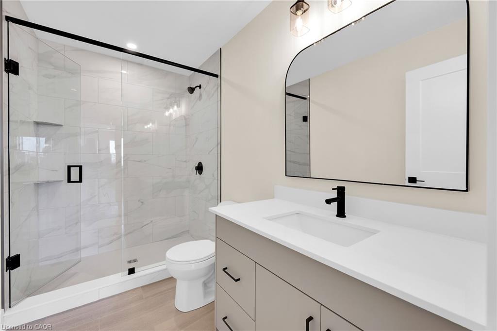 160 Craddock Boulevard, Jarvis, ON - Indoor Photo Showing Bathroom